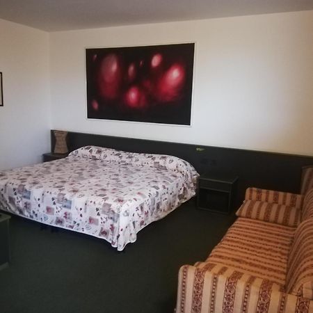 Green Hotel Poviglio  Экстерьер фото