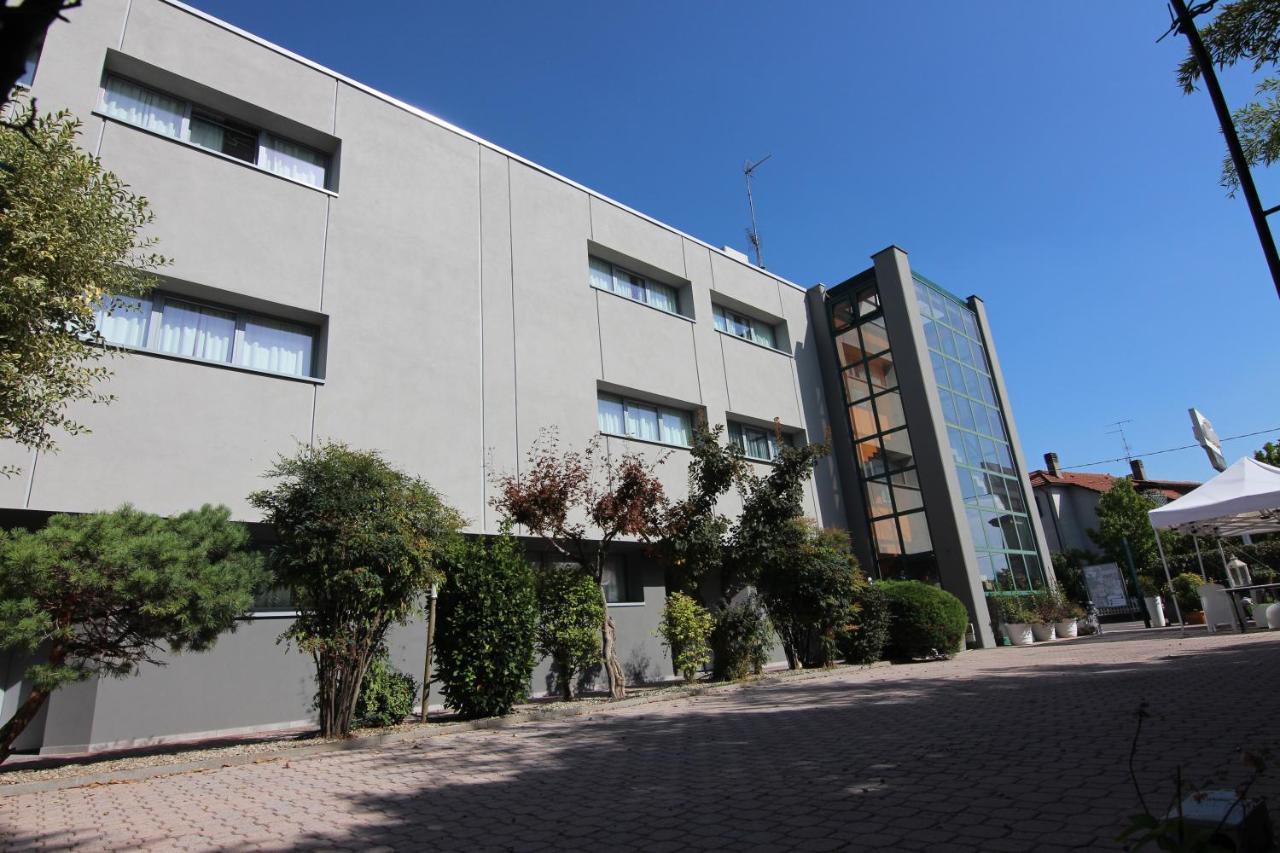 Green Hotel Poviglio  Экстерьер фото
