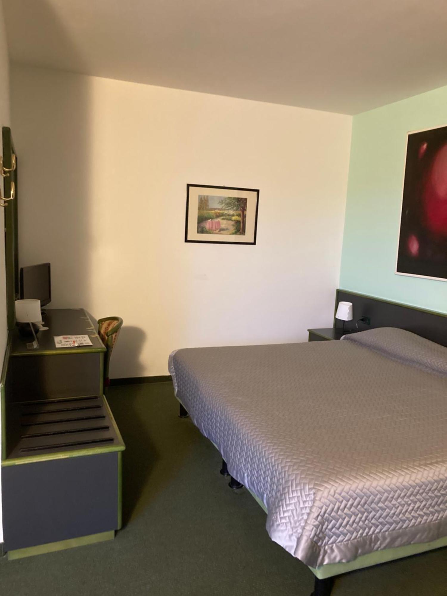 Green Hotel Poviglio  Экстерьер фото