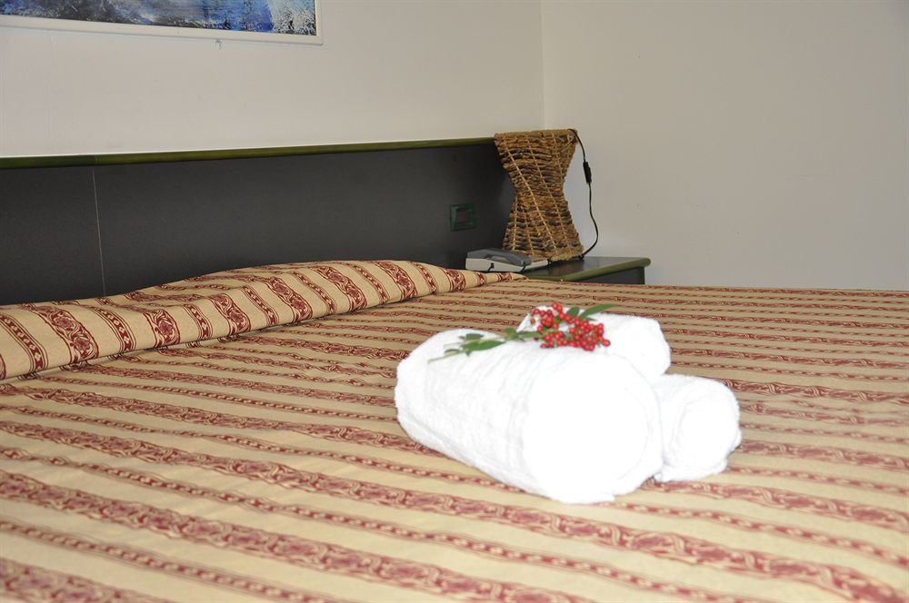 Green Hotel Poviglio  Экстерьер фото
