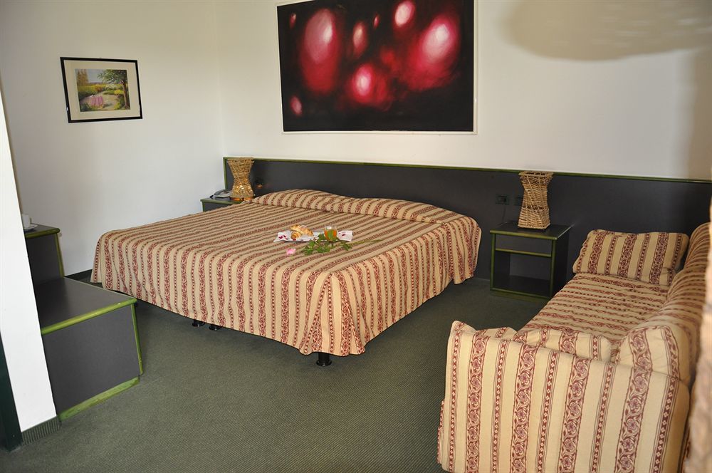 Green Hotel Poviglio  Экстерьер фото