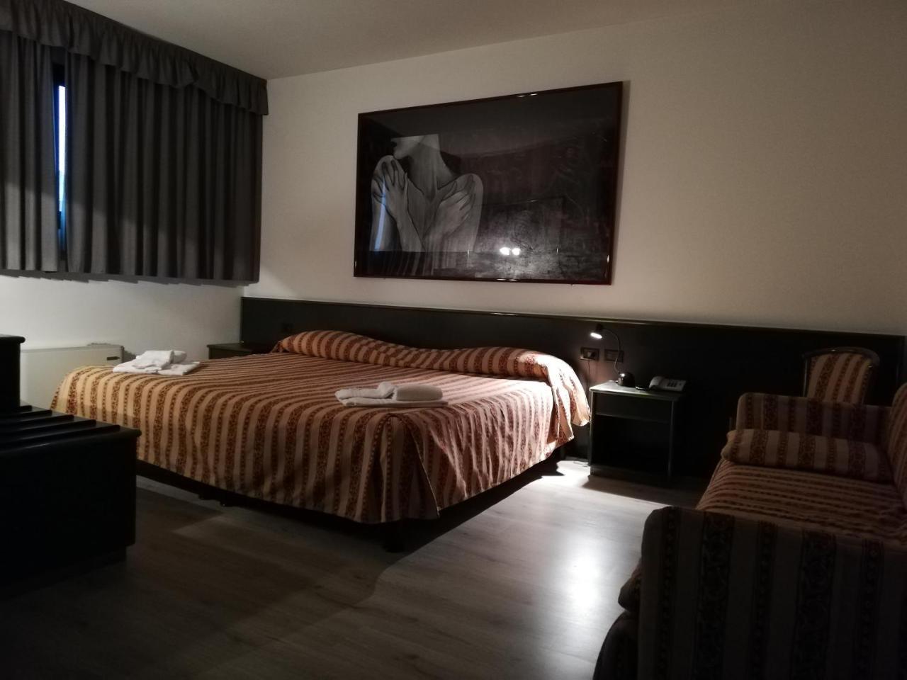 Green Hotel Poviglio  Экстерьер фото
